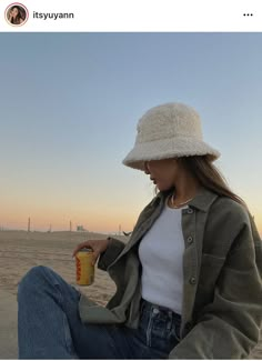 Bucket Hat Outfit Women, Ootd Bucket Hat, Bucket Hat Winter Outfit, Bucket Hat Outfit Winter, Panama Hat Outfit, Hat Outfit Women, Hat Outfit Fall, Hat Outfit Winter, Teddy Bucket Hat