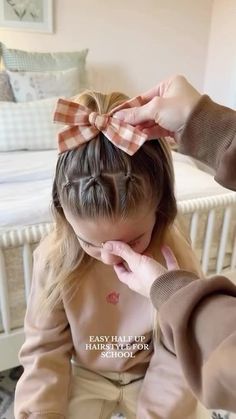 Minnie Mouse Bow Hairstyle, Easy Toddler Christmas Hairstyles, Toddler Hairstyles Girl Thanksgiving, Toddler Girl Easter Hairstyles, Hairstyles For 12 Month Old, Toddler Girl Thanksgiving Hair, Easter Hairstyles For Toddlers, Short Hair Styles Little Kids, Toddler First Day Of School Hairstyles