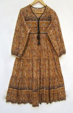 "ITEM DESCRIPTION brown paisley printed cotton long maxi dress - v neckline with tassel Indian maxi dress - long sleeve casual maxi dress Features: Long sleeve, V neck, Long dress Material: Cotton Voile Fabric: 100% cotton soft light weight ethnic print fabrics Sleeve Length = 22 inch For more sizes & their measurement, please refer our below chart to understand the sizes variations available with us For your size requirement, please mention your size in seller note at the time of buying. IMPORT Fall Paisley Print V-neck Maxi Dress, Hippie Cotton V-neck Maxi Dress, Bohemian Maxi Dress With Paisley Print, Hippie V-neck Maxi Dress For Fall, Long Sleeve Brown Bohemian Boho Dress, Fall Festival Maxi Dress V-neck, Fall Festival V-neck Maxi Dress, Fall Hippie V-neck Maxi Dress, Fall Festival Brown Maxi Dress