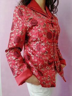 This is an incredible stunning Chinese jacket with typical Chinese motif and frog closure. Colors are red, white and black. Long sleeves and V neckline. Perfect for a ceremony. Label: Da Mutang Zuhang . Material: silk satin Size: XXL indicated but in the reality it fits M size. Shoulders: 86 cm Bust: 102 cm Waist: 90 cm Hips: 106 cm Totale length: 64 cm Sleeve length: 58 cm Mint condition. Contact us for more info or photos. International custom duties are paid by receiver. Customers are asked t Red Long Sleeve Festive Blazer, Red Long Sleeve Blazer For Festive Occasions, Festive Red Long Sleeve Blazer, Traditional Fitted Red Blazer, Elegant Red Festive Blazer, Silk Clothes, Vintage Blazer, Silk Jacket, Chinese Clothing