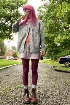 outfit inspo Colored Tights Outfit Autumn, Colourful Grunge Outfit, Twee Core Outfits, Outfits With Colored Tights, Twee Outfits Fall, Whimsy Twee Fashion, Weird Girl Outfits, Fun Tights Outfit, Twee Outfits 2000s