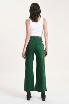 Buy Heidi Jean - Trade Basil Online | Rollas Jeans Wilko Johnson, Rollas Jeans, Boho Cowgirl, High Rise Wide Leg Jeans, Utility Pants, Wide Leg Denim, Casual Streetwear, Contrast Stitch, Pocket Detail