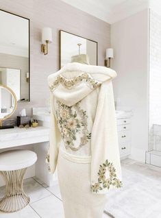 Gelin Bathrobe - Creative Home Designs Spa Lounge, Womens Bathrobes, Feel Nothing, Terry Robe, Luxury Robes, Soft Robes, Bamboo Light, Gold Coffee, Artistic Home