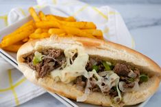 Craving a Philly cheesesteak? This is the best, most authentic Philly Cheesesteak recipe you'll find. It comes straight from a Philly girl! Crock Pot Food, Diner Recept, Cheese Steak, Steak Sandwich, Crockpot Dishes, Crockpot Cooking, Philly Cheese Steak, Slow Cooker Meals