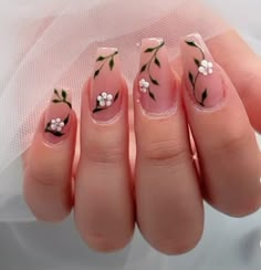 Manicure With Daisies, Quick Nail Art, Art Deco Nails, Hippie Nails, Hello Nails, Ombre Nails Glitter, Short Acrylic Nails Designs, Flower Nail Art, Nail Design Ideas