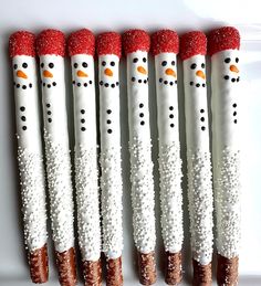 12-snowmen Chocolate Covered Pretzels for Party Favors/snowman Party - Etsy Decorated Pretzel Rods, Christmas Party Hors D’oeuvres, Pretzel Snowman, Snowman Pretzels, No Bake Holiday Treats, Chocolate Covered Pretzels Christmas, Christmas Party Treats, Christmas Pretzels, Dipped Pretzels