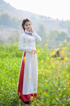 Ao dai Vietnamese Clothing, Videos Hd, Vietnamese Traditional Dress, Vietnamese Ao Dai, Kurti Patterns, Vietnamese Dress, Long White Dress, Flickr Photos