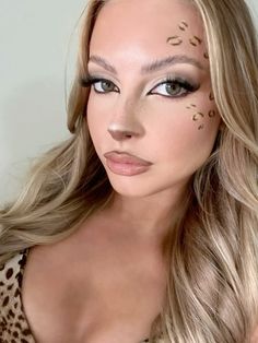 Halloween Makeup Girl, Cheetah Halloween Costume, Cheetah Makeup, Leopard Makeup, Leopard Halloween, Halloweenský Makeup, Classy Halloween Costumes, Halloween Fits, Halloween Trends