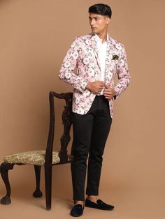 VASTRAMAY Men's Pink Floral Printed Blazer Make a bold statement with this stylish pink floral printed blazer from VASTRAMAY. Perfect for both formal and casual occasions, this blazer is sure to turn heads. The blazer features a slim fit design, notch lapel, and two-button closure. Pair it with jeans for a casual look or dress pants for a more formal outfit. Features: Stylish pink floral print Slim fit design Notch lapel Two-button closure Perfect for formal and casual occasions Specifications: Formal Floral Print Blazer With Lapel Collar, Tailored Formal Blazer With Floral Print, Formal Blazer With Floral Print, Formal Tailored Floral Print Blazer, Tailored Floral Print Blazer For Formal Occasions, Tailored Floral Print Outerwear For Formal Occasions, Designer Pink Blazer For Workwear, Designer Single Breasted Pink Blazer, Designer Pink Blazer For Work