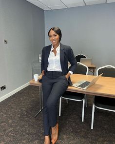 Lawyer Fashion, Corporate Baddie, Fashionable Work Outfit, Professional Work Outfit, Lawyer Outfit, Corporate Attire, Professional Outfits Women, Corporate Wear