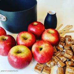 apples, caramel and chocolate are on the table