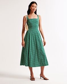 Flattering midi dress in our stretch-enhanced cotton-blend fabric, featuring a slim-fitting bodice with square neckline and adjustable straps, center-back hidden zipper and a flirty skirt. Movie Core, Midi Flare Dress, Dress Code Wedding, Italy Outfits, Green Print, Dress Code, Womens Midi Dresses, Dress Codes, Square Neckline