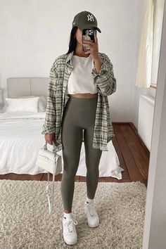 Here Are 15 Effortlessly Stylish & Comfy Winter 2024 Outfits To Copy Summer Outfit Comfortable, Cute Comfy Fall Outfits Leggings, Outfit With Tan Leather Pants, Professional Sporty Outfits, Comfy Tourist Outfit, January Outfits For Women 2023, Trendy Spring Outfits 2023, 22 Year Old Outfits, Fall Outfits Everyday