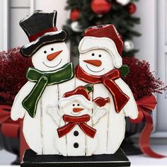 85255-G - 27in Wooden Snowman Family Christmas Decor Indoor Outdoor Use Hi-Line Gift Ltd. Wooden Snowmen Diy, Family Christmas Decor, Christmas Decor Indoor, Christmas Yard Decor, Glass Bird Bath, Wooden Snowmen, Manly Decor, Snowman Family, Fairy Statues