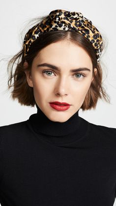 Kort Bob, Κούρεμα Bob, Dunner Wordend Haar, Leopard Print Headband, Jennifer Behr, Penteado Cabelo Curto, Grunge Hair, Red Lipstick, Headband Hairstyles