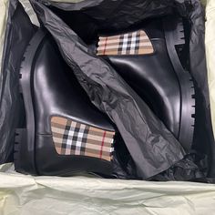 Brand New (Never Worn) Burberry Allostock Chelsea Ankle Boots. Come With Box & Shoe Dust Bag Mid High Boots, Boots For Short Women, Burberry Vintage, Shearling Boots, Chelsea Ankle Boots, Leather Block Heels, Burberry Shoes, Platform Ankle Boots, Burberry Women