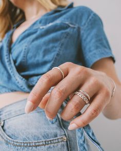 The perfect touch of texture for any style. It could be a hand-me-down or just the fresh edgy twist your ring set needed. PRODUCT DETAILS 4MM LOOSE CURB CHAIN RING INDIVIDUALLY HANDCRAFTED-TO-ORDER JUST FOR YOU semi-custom & zero-waste made in our Bellingham, WA studio MADE WITH RECYCLED PRECIOUS METALS REFINED IN U.S. nickel-free & hypoallergenic (excluding 14k White) anti-tarnish for everyday wear easy care > FITS TRUE TO SIZE find your size with our ring sizer > resizing service available > S Mailer Box Packaging, Bellingham Wa, Ring Sizer, Chain Ring, White Ring, Curb Chain, Zero Waste, Gold Vermeil, Ring Set