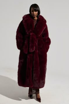 DAYANNE FAUX FUR TRENCH IN WINE Red Fur Coat, Faux Fur Coats Outfit, Fur Trench Coat, Fur Coat Outfit, Women's Winter Outfits, Faux Fur Trim Coat, Mink Coats, Fur Trim Coat