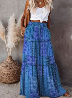 A captivating and bohemian-inspired addition to your wardrobe. This maxi skirt showcases a stunning paisley print that exudes elegance and free-spirited charm. Crafted with tiers of flowing fabric, the Mardona skirt creates a graceful and feminine silhouette that sways with your every step. Its lightweight and breathable material make it perfect for warm weather, while the maxi length adds a touch of sophistication. Size and Fit: Small: Stretch Waist 26" Length 38" Medium: Stretch Waist 27" Leng Bohemian Style Skirts, Long Skirt Casual, Stile Boho Chic, Look Boho Chic, High Waist Long Skirt, Comfortable Skirts, Flowy Maxi Skirts, Maxi Rok, Stil Boho