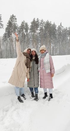 Boots Outfit For Women, Snow Outfits For Women, Snow Outfits, Snow Coat, Fashion Outfits Casual, Winter Fashion Outfits Casual, Snow Outfit, Desi Fashion Casual, Long Puffer