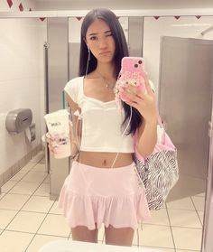 @kxoktty Floral Mini Skirt Outfit Summer, Mini Skirts Outfits Summer, Birthday Fit, Mini Skirt Outfit, Black Femininity, Miniskirt Outfits, Pink Girly Things, Feminine Outfit, Pink Outfits