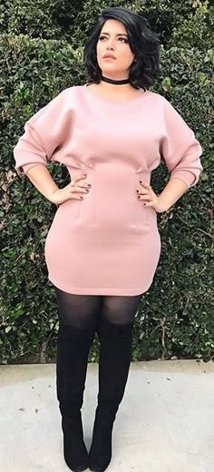 Cool girl Denise Bidot #overknees #streetstyle #chunkyknit Grey Turtleneck, Curve Fashion, Sweater Outfit, Curvy Girl Fashion, Moda Plus, Curvy Outfits, Lovely Dresses