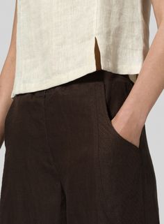 Linen Flared Leg Pants Chic Stretch Bottoms With Hip Pockets, Chic Linen Straight Pants, Chic Straight Linen Pants, Chic Tapered Leg Linen Pants, Chic Relaxed Fit Pants, Chic Wide Leg Bottoms With Hip Pockets, Chic Linen Tapered Leg Bottoms, Chic Linen Bottoms With Tapered Leg, Chic Relaxed Fit Ankle-length Pants