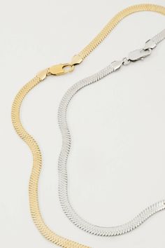 Brand logo signature. Stainless steel 6mm chain. Gold and silver color. 55cm in length. 0.022kg weight.