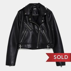 Crop Moto Jacket With Lapel Collar And Long Sleeves. Front Metal Zip Pockets. Self Belt With Buckle . Front Metal Zip Closure. Leather Jacket Details, Outfit Vaquero, Cropped Faux Leather Jacket, Zara Leather Jacket, Faux Leather Motorcycle Jacket, Leather Peplum, Cropped Moto Jacket, Outfit Zara, Black Leather Biker Jacket