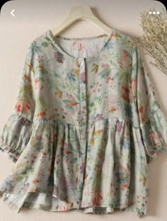 Women Floral Blouse, Short Kurti, Fashion Top Outfits, Desi Fashion Casual, Half Sleeve Tops, Loose Shirt, Loose Shirts, Comfortable Room, Linen Blouse