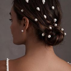 Tuck These Baroque Pearl Pins Into Your Tresses For A Classic Look. Set Of 4 Gold-Plated Brass, Pearls 2.3l Wedding Hair Pearl, Hollywood Wedding Hair, Pearl Hair Clip Wedding, Bhldn Accessories, Diva Outfit, Hair Clips Wedding, Fingertip Length Veil, Pearl Pins, Anthropologie Bhldn