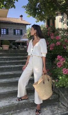 Classy Brunch, White Linen Outfit, Engagement Party Attire, Celebration Outfit, Casual Chic Fall, Normcore Fashion, It Girl Fashion, Celana Fashion