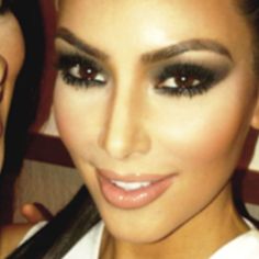 Kim Kardashian Kim Kardashian Eyeshadow, Kim Kardashian 2015, 00s Makeup, Baddie Essentials, Tape Makeup, Kim Makeup