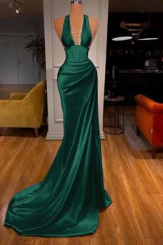 Maroon Prom Dress Burgundy, Halter Neck Prom Dress, Burgundy Prom Dress Mermaid, Maroon Prom Dress, Dark Green Prom Dresses, Prom Dress Elegant, Dress Rich, Green Prom Dresses, Spanish Dress