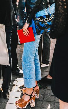 Platform Shoes Outfit, Pfw Street Style, Wu Wear, Wide Wale Corduroy, Street Style Shoes, Shoes Outfit, Only Shoes, Cara Delevingne, 가을 패션