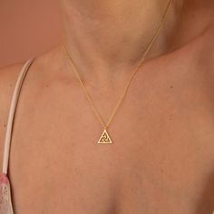 Elegant and modern 14K gold triangle necklace for everyday wear. Great for layering with other pieces to express your style even better. Wonderful and unique gift idea to show love to the important people in your life with a cute, dainty, and creative gift.  ♥ All our jewelry is custom made with Love and Care.  ✿Unless "Solid Gold" option is specifically chosen from the "Finish" dropdown menu, your jewelry will be 14k gold plated over 925 sterling silver. ✿ MATERIALS * Material: High Quality 925 Necklace For Everyday, Gold Triangle, Triangle Necklace, Triangle Pendant, White Gold Chains, Important People, Necklace Minimalist, Creating Jewelry, Silver Christmas