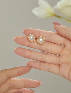 Treat yourself or your special someone to these beautiful Freshwater Pearl Earrings! Handcrafted from gold and natural pearls, they are sure to add an elegant, classic touch to any wardrobe. Perfect for special occasions or everyday wear, these earrings make a great gift for any woman! 👌 M A T E R I A L • Gold-plated Brass• Natural Freshwater Pearls with diameter 9-10mm• This product is hypoallergenic (nickel free) and tarnish resistant 📏 S I Z E • Width: Natural Freshwater Pearls with diamete Rose Gold Plated Round Pearl Earrings, Gold Hypoallergenic Pearl Earrings For Formal Occasions, Rose Gold Plated Pearl Earrings, Hypoallergenic Gold Round Pearl Earrings, Rose Gold Pearl Round Earrings, Gold Jewelry With Pearl Buttons For Wedding, Gold Wedding Jewelry With Pearl Buttons, Hypoallergenic Rose Gold Round Pearl Earrings, Rose Gold Pearl Earrings