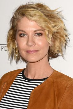 Jenna Elfman at the 2017 Los Angeles premiere of ‘The Comedian.’ (Photo: Carrie Nelson/ImageCollect) One Length Bobs, Curly Hair Wavy