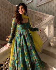 Silk Salwar Suit, Chanderi Suit, Anarkali Designs, Simple Frock Design, Long Frock Designs, Trendy Outfits Indian, Long Gown Design, Simple Frocks, Anarkali Dress Pattern