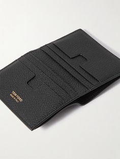 TOM FORD's cardholder has been crafted in Italy from full-grain leather and stamped with its moniker in gold. It opens to reveal four card slots, two receipt pockets and a bill sleeve. Leather Id Holder, Men’s Wallet, Men’s Accessories, Luxury Card Holder, Mens Wallets, Mens Card Holder, Mens Wallet, Luxury Card, Leather Projects