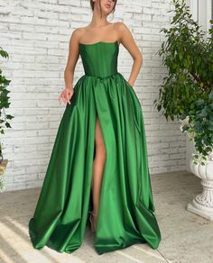 Forest Green Taffeta Gown - Teuta Matoshi Tafetta Dress, Wedding Dress Shawl, Teuta Matoshi, Taffeta Gown, Satin Ball Gown, Dress Engagement, Most Beautiful Wedding Dresses, Yule Ball, Dress With Shawl