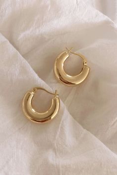 Simple gold hoops with a smooth elegant thick design. Gold Hoop Earrings Outfit, Mini Gold Hoops, Simple Gold Hoops, Classic Gold Jewelry, Gold Earing, Real Gold Jewelry, Surprise Her, Chic Earrings, Dope Jewelry