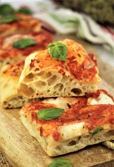 two slices of pizza on a cutting board with the words easy no knead pizza dough recipe