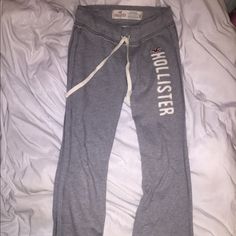 Hollister Fall Outfits, Sweat Pants Outfit, 2000s Pants, Hollister Joggers, Hollister Clothes, Y2k Outfits Aesthetic, Hollister Sweatpants, Cute Sweats, Garage Clothing