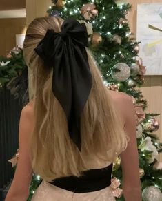 Glamorous Ponytail, Bella Lombardi, Ponytail Wigs, Style Taylor Swift, Christmas Leftovers, Hair Job, Feminine Hairstyles, Black Hair Bows, Braided Scarf