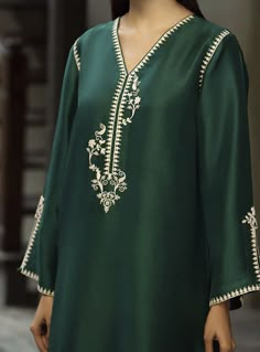 Karandi Dress Designs, Embroidery Kurti Designs Latest, Long Kurti Patterns, Embroidery Kurti, Embroidery Fashion Detail, Lace Dress Design, Kurti Embroidery, Latest Dress Design, Kurti Embroidery Design