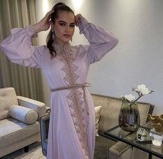 Royal luxury Moroccan kaftan. high quality embroidered in tarz fassi and pearls hand-sewn ideal for the wedding day or henna Bridal Kaftan, Moroccan Takchita, Wedding Kaftan, Kaftan For Women, Moroccan Kaftan, Moroccan Dress, Hand Sewn, Bridal Gowns, Morocco