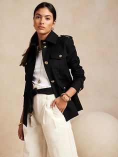 Voyage Jacket | Banana Republic 2023 Clothes, How To Have Style, Style Scrapbook, Vintage Safari, Black And White Outfit, Quoi Porter, Style Goals, Minimal Classic, Safari Style