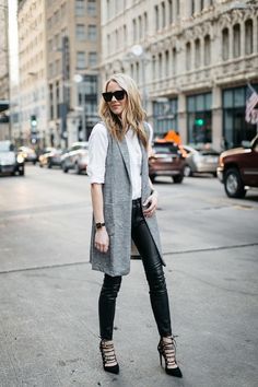 Modern Vibes - Chic Leggings Outfits You Can Actually Wear To Work - Photos Grey Vest Outfit Women, Prague Autumn, Grey Vest Outfit, Gilet Outfit, Amy Jackson, Fashion Jackson, Outfit White, Strip Steak, Grey Vest