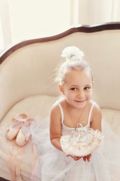 Ballet Girl, Ballerina Dancing, Photographer Portrait, 4 Kids, Painting Ideas, Portrait Photography, Flower Girl, Flower Girl Dresses